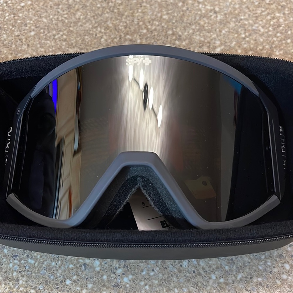 Spy snow goggles